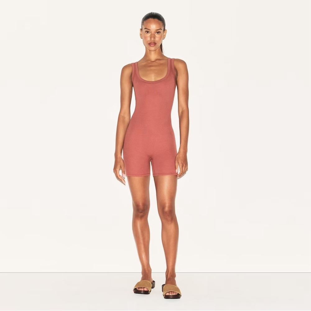 SKIMS NWT Cotton Rib Onesie in Color Redwood; Size Small - Picture 3 of 4